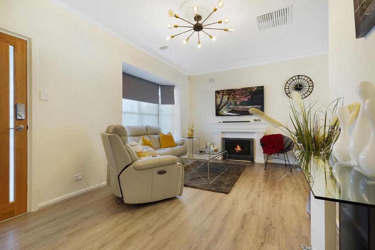 West House 4u Holiday home Henley Beach South